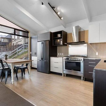 Lakeview Home Retreat At Queenstown Hill Экстерьер фото