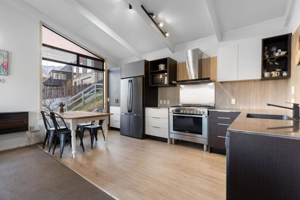 Lakeview Home Retreat At Queenstown Hill Экстерьер фото