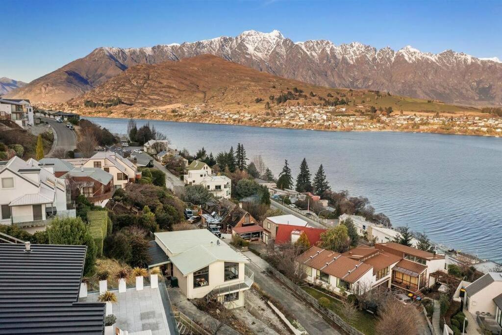 Lakeview Home Retreat At Queenstown Hill Экстерьер фото