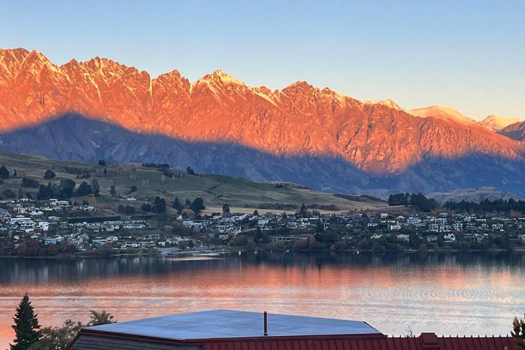 Lakeview Home Retreat At Queenstown Hill Экстерьер фото